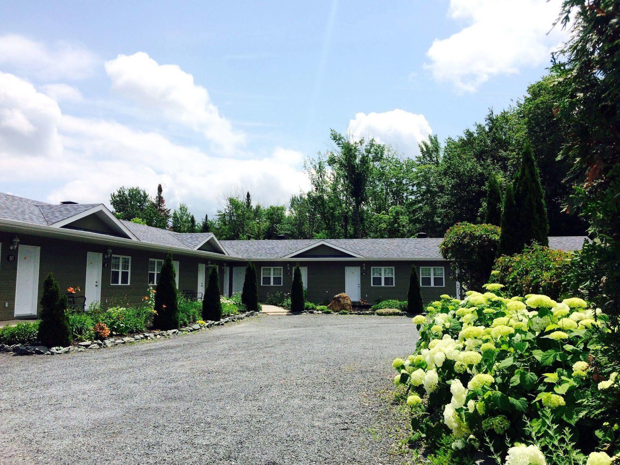 Motel Des Cedres 舍布鲁克 外观 照片